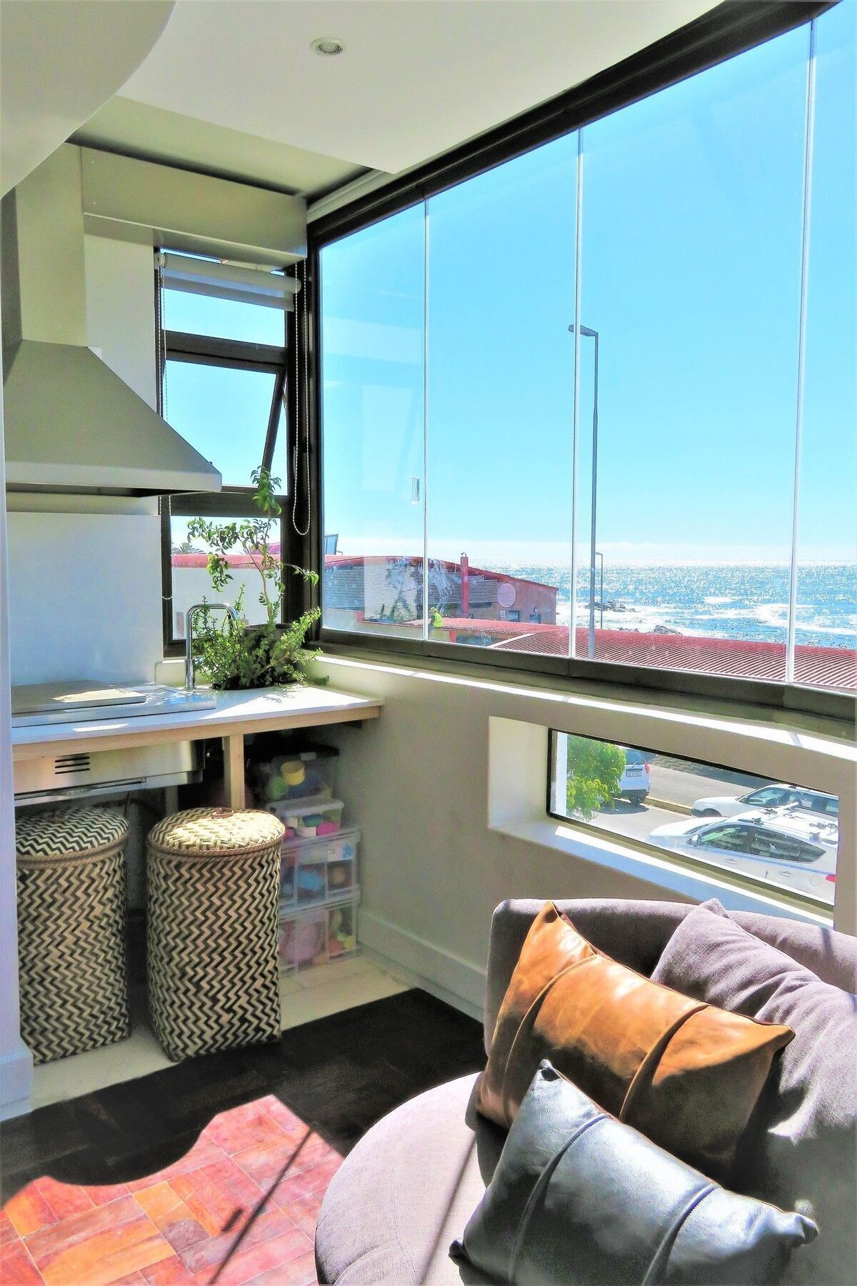Backup Powered Sea View Apartment On The Promenade Fokváros Kültér fotó